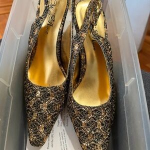Wild Rose Black and Gold Sequined Pointed Slingback Heels